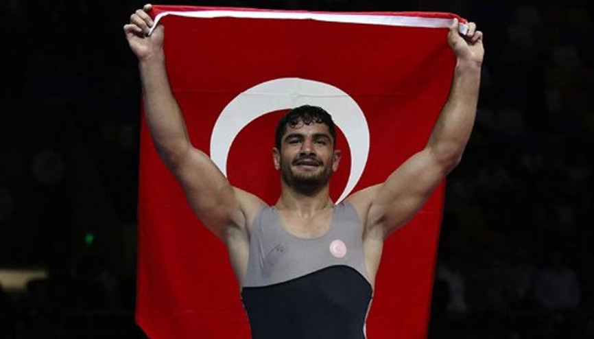 Milli sporcumuz Taha Akgül, Avrupa şampiyonu oldu