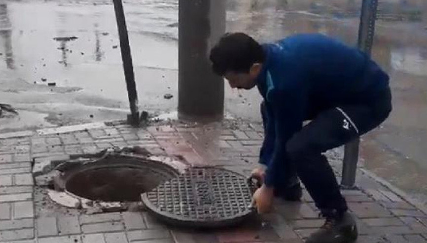 Korkutan olay Rögar kapakları yerinden fırladı...