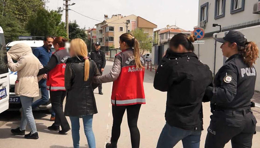 Pos makinesiyle taksitli fuhuş yaptılar