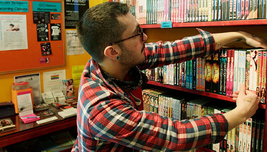 Porno dergi ve DVD koleksiyonunu atan babasına 87 bin dolarlık dava açtı