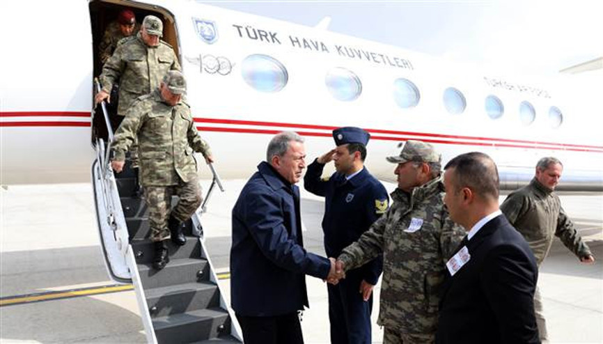 Son dakika... Bakan Akar ve komutanlar sınırda