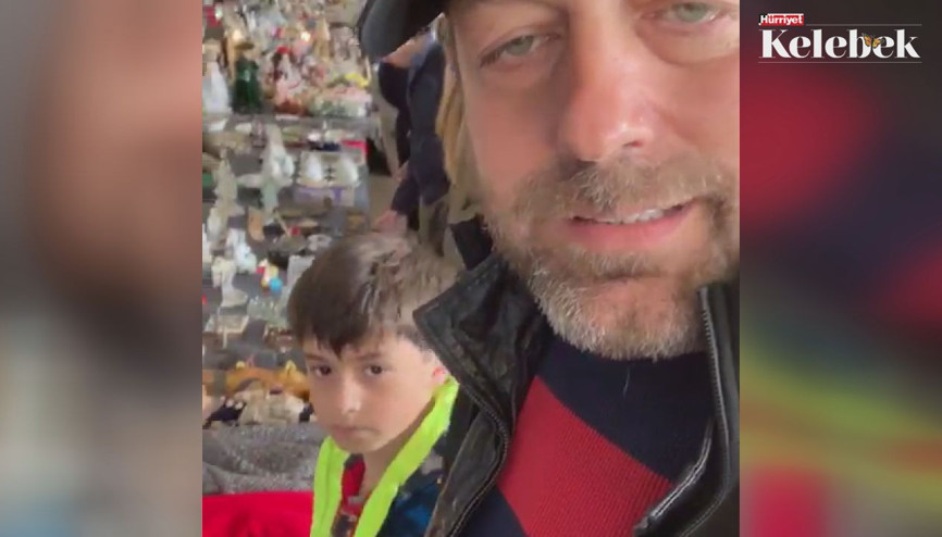 Usta sanatçı Bora Gencer pazarda tezgah açtı