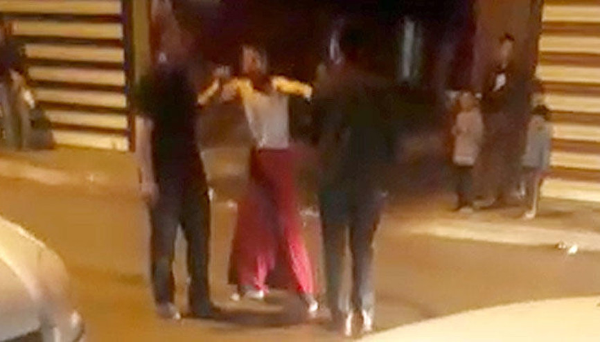 Tacizciye sütyen takıp etek giydirip gezdirdiler