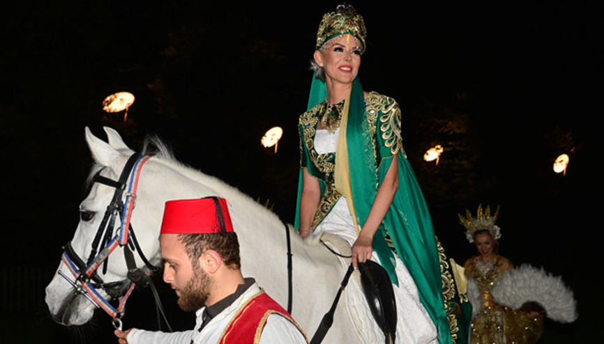 Ünlü isim şaşırttı Kına gecesine atla geldi