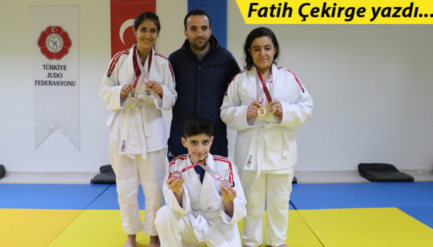 Yine sesinde aynı sıcaklık ve aynı samimiyetle: ‘Milletin takdiridir, şimdi işimize aşımıza bakıyoruz’