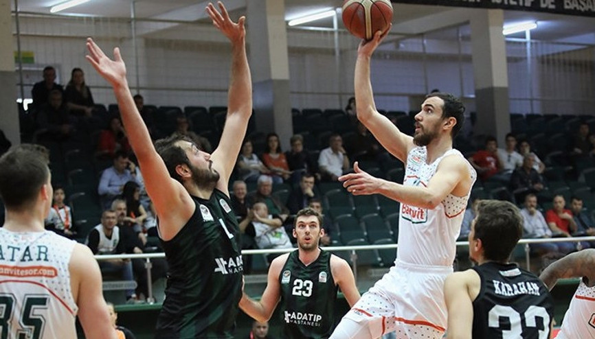 Banvit farka koştu TBSLde bir ilk...