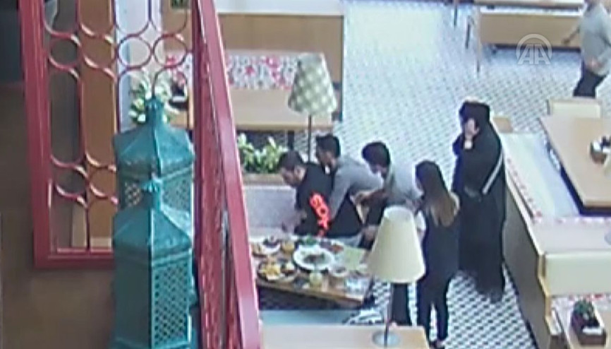 Garsonun müdahalesi turistin hayatını kurtardı