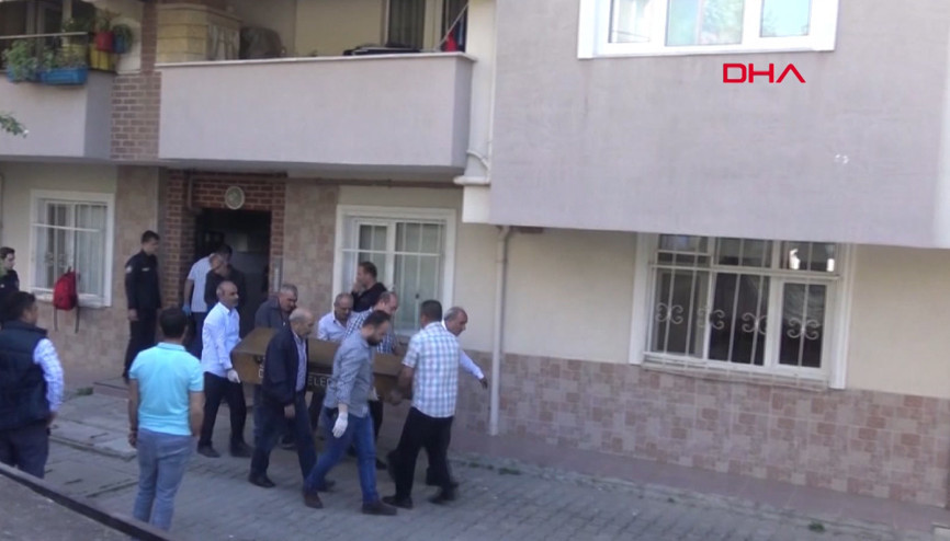İlişkisine karşı çıkan anne ve babasını öldürdü