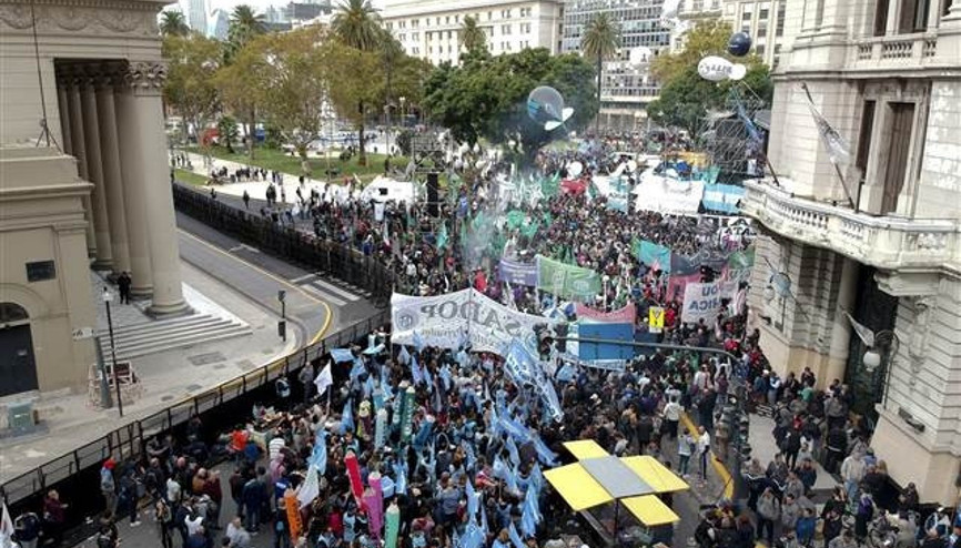 Arjantinde halk sokaklarda: 39 gözaltı
