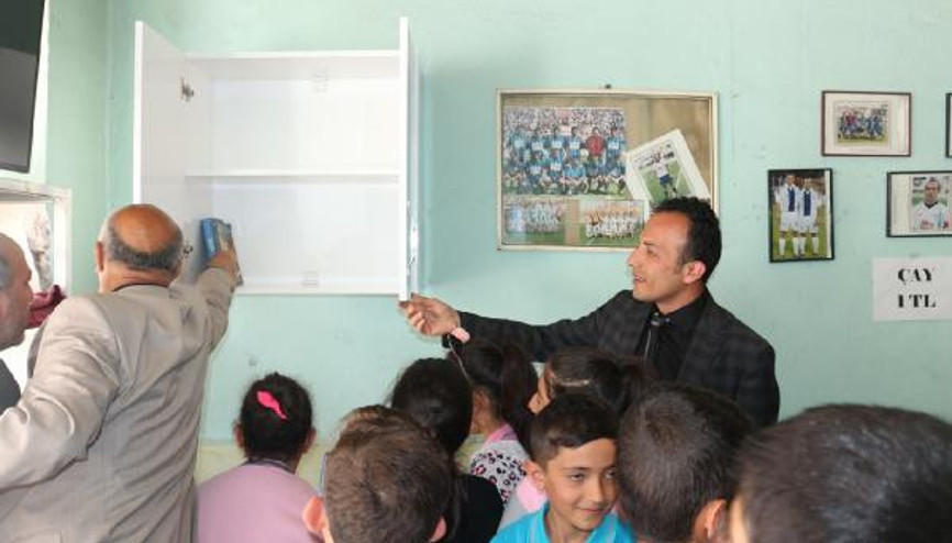 Haymanada kahvehanelerde kitap bölümü oluşturuldu