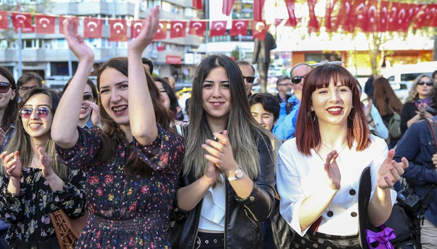 140 seçki izlenecek