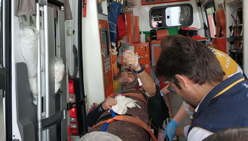 Karnına saplanan zıpkınla hastaneye kaldırıldı