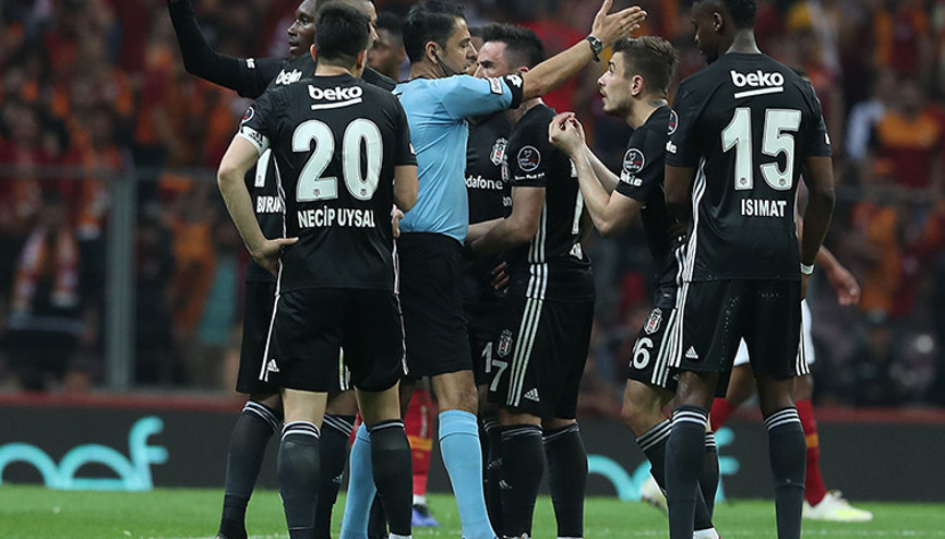Beşiktaşlı futbolcuların taç isyanı