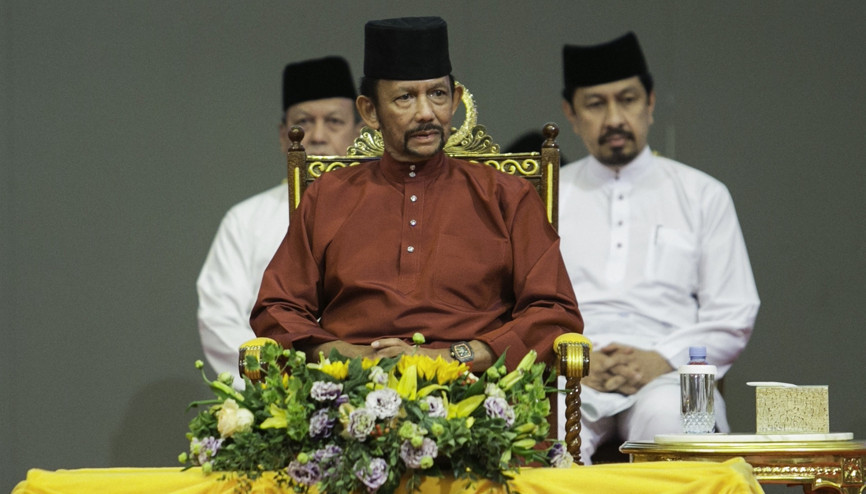 Brunei Sultanlığında eşcinsellerle ilgili kanun ertelendi