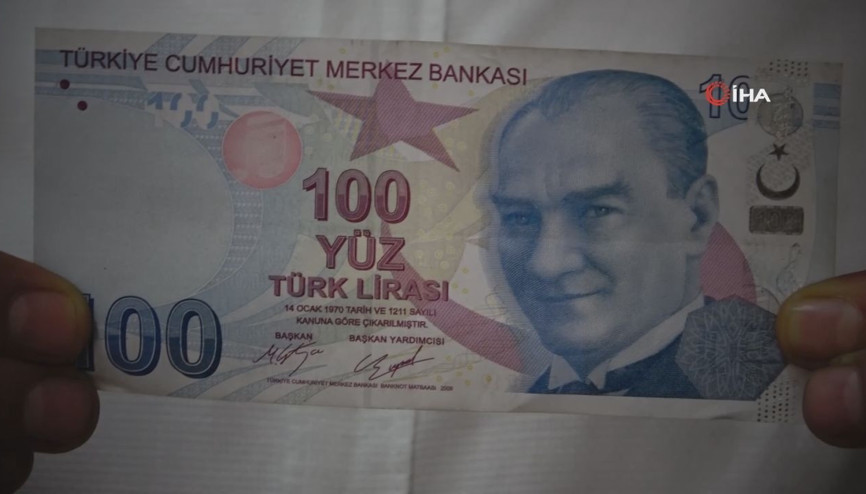 Üzerinde 10 yazan 100 liralık banknot görenleri şaşırttı