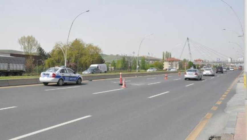 Ankarada bir araç polis uygulama noktasına daldı: 1 polis şehit oldu