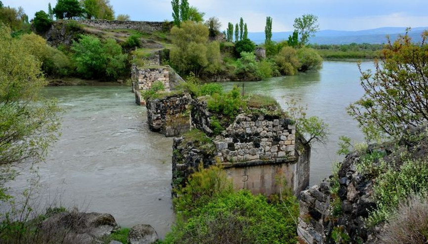 Boğazkesen Köprüsü restore edilmezse yok olacak