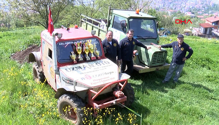 Dedelerinin yaptığı Off-Road aracıyla 3 yılda 45 kupa topladılar Dedelerinin yaptığı Off-Road aracıyla 3 yılda 45 kupa topladılar