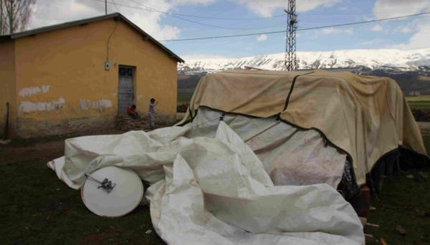Almanyadan ev sahibi gelince ortada kaldılar Almanyadan ev sahibi gelince ortada kaldılar