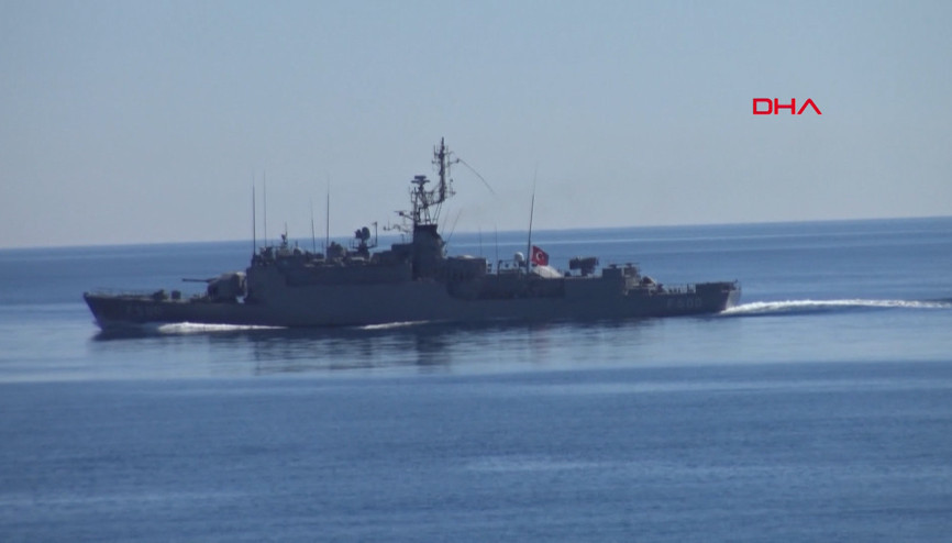 Türk Donanmasından gövde gösterisi