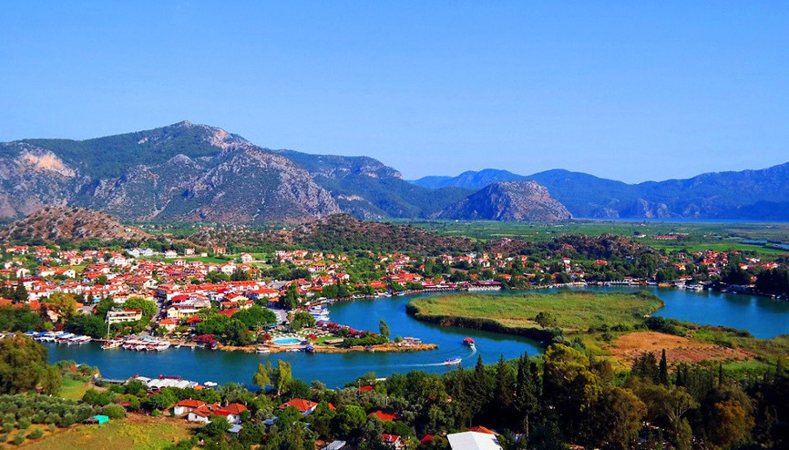 Türkiyenin huzur adresi Bir ucu göl, bir ucu deniz...
