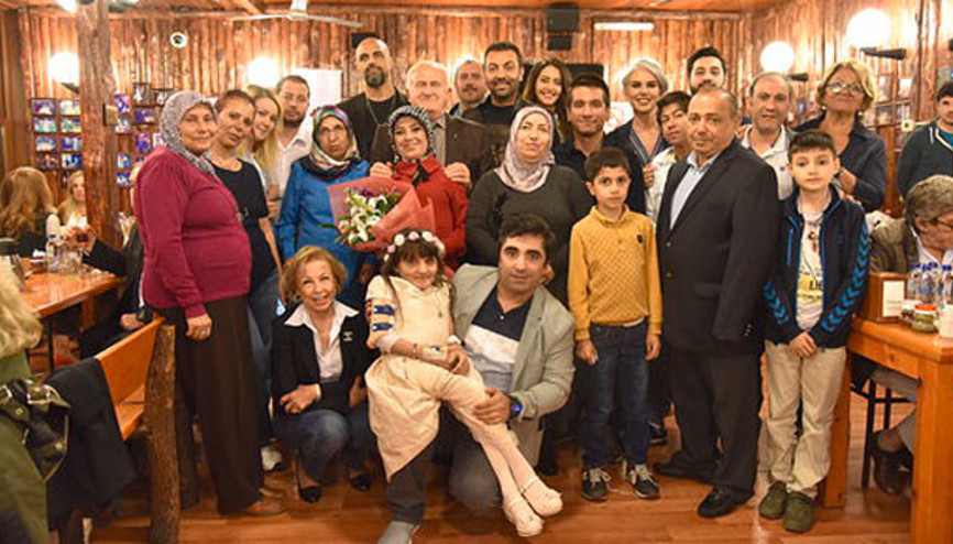 Ünlü isimler hastaların gönlünü fethetti