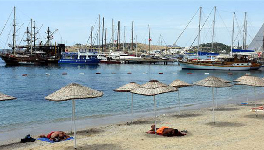 Bodrumda şezlonglar kaldırılıyor