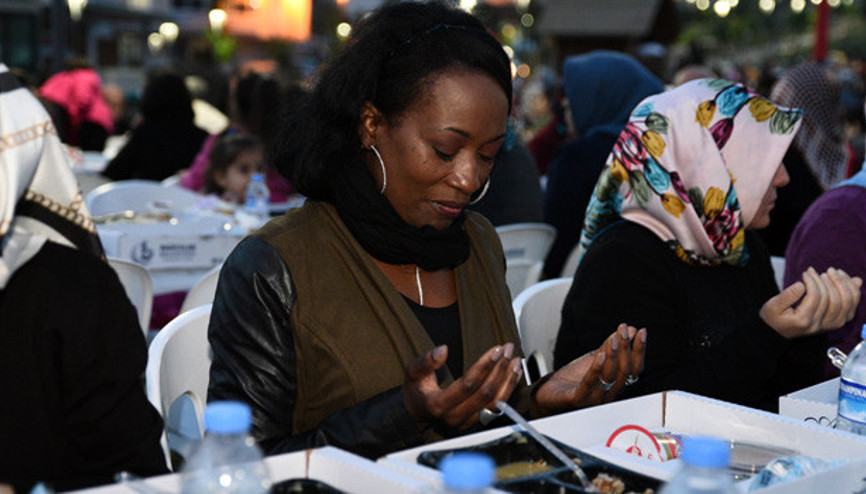 Dünyaca ünlü Amerikalı sanatçı Bağcılar’da iftar yaptı