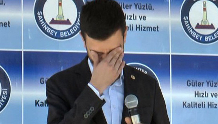 AK Partili vekil gözyaşlarını tutamadı