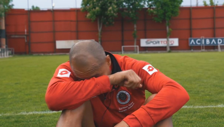 Nobre gözyaşları içinde futbola veda etti