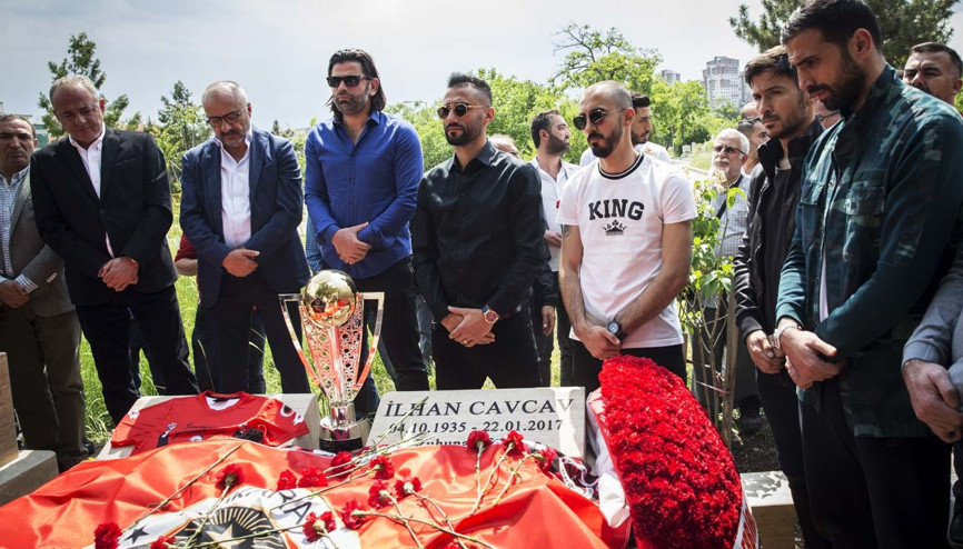 Kupa İlhan Cavcavın kabrinde