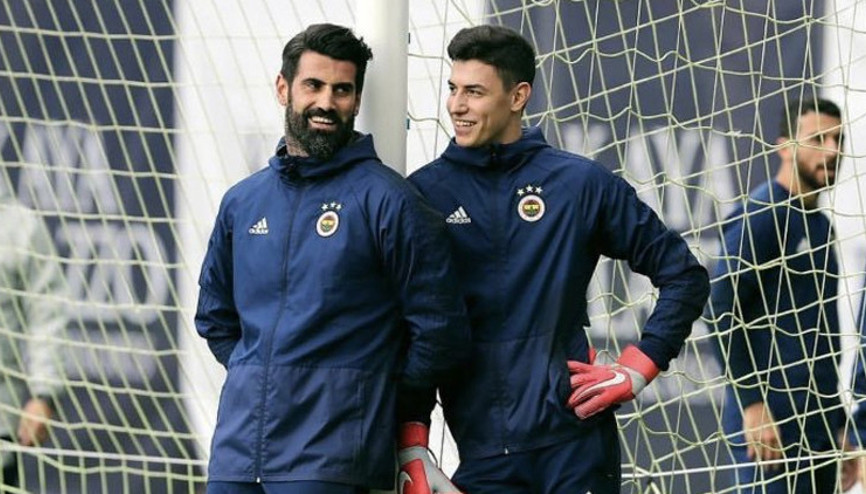 Fenerbahçeliler ikiye bölündü Berke mi Volkan mı