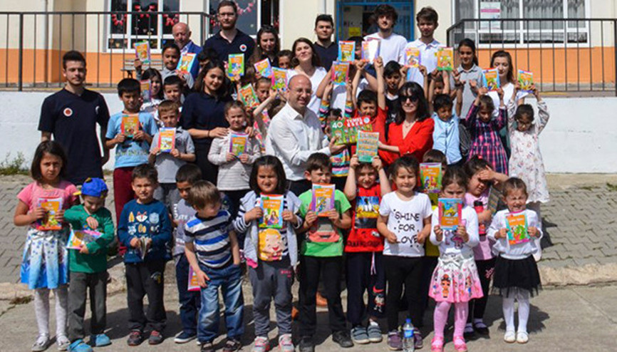 Üniversite öğrencilerinden köy okullarına kitap bağışı