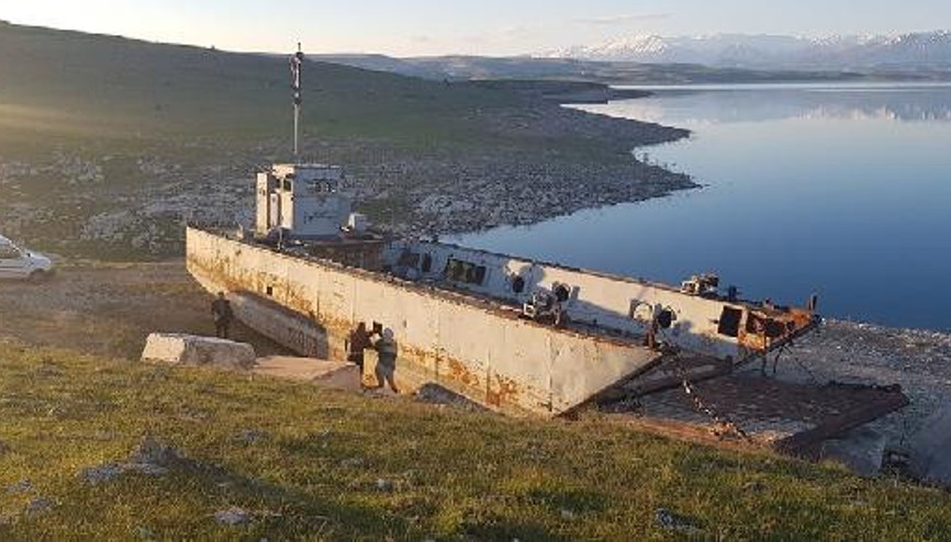 Atıl durumdaki donanma gemisi onarılıyor Atıl durumdaki donanma gemisi onarılıyor