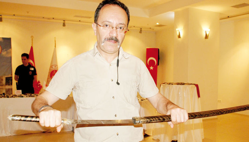 Girişe böyle gelmişler... Adliye sergisi