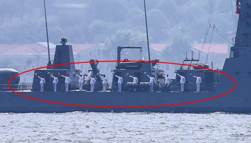 İstanbul Boğazı’ndan böyle geçtiler