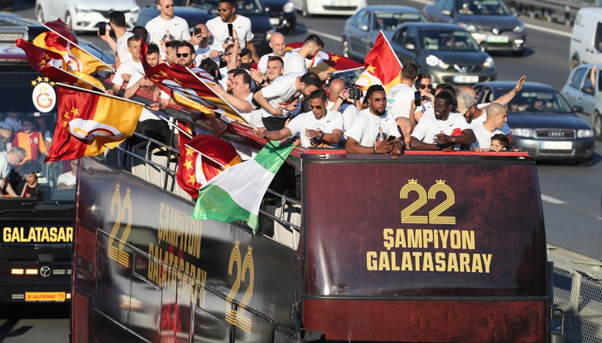 Galatasaraylı futbolcular stada böyle geldi