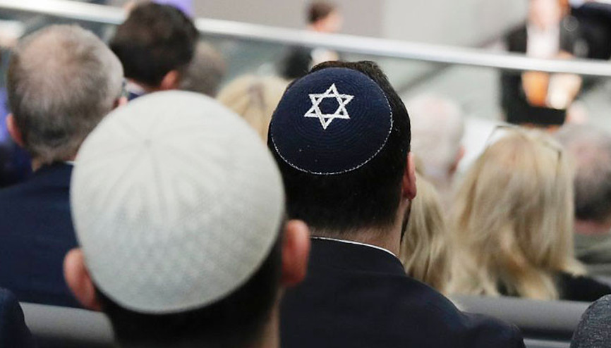 Bu kez kipa takmaya çağırdı