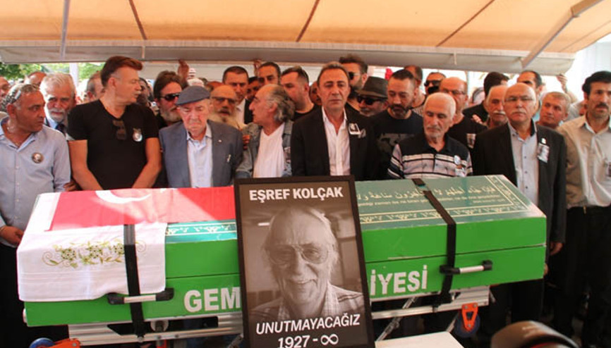 Eşiyle aynı mezarda