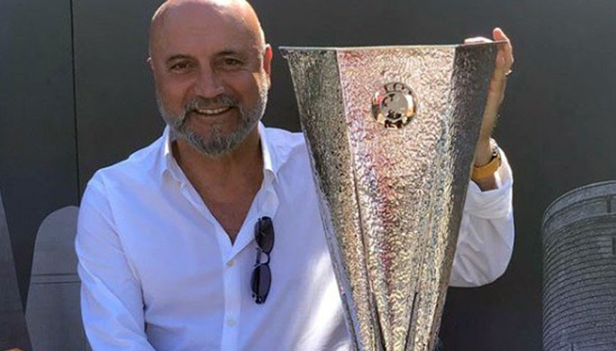 Hikmet Karaman UEFA Kupası ile poz verdi