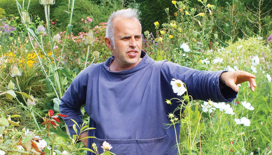 İngiliz bahçesi ona emanet