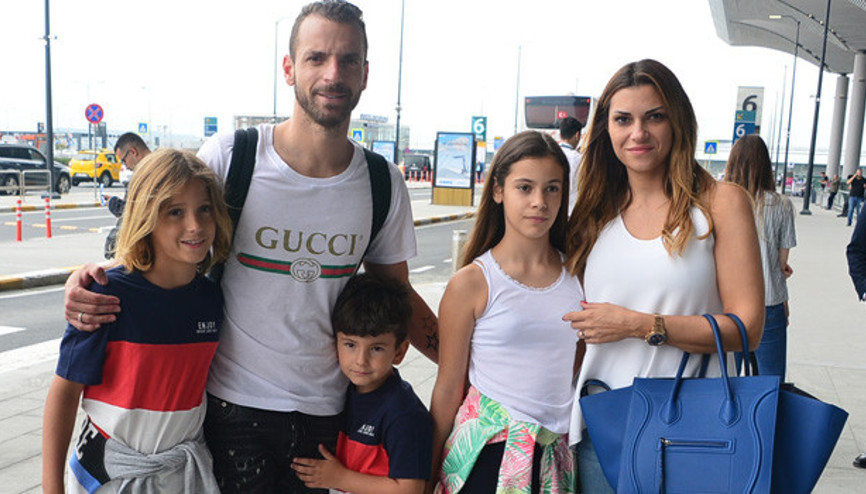 9 valizle gitti