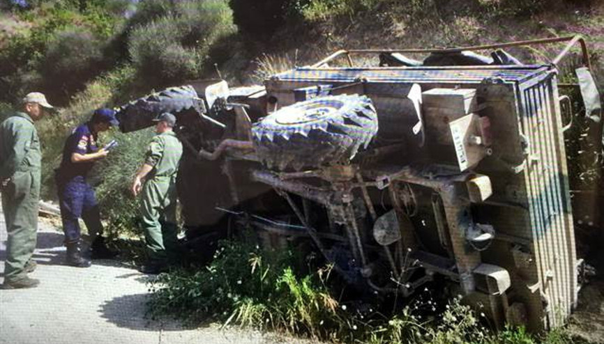 Hatayda askeri araç devrildi: 19 yaralı Hatayda askeri araç devrildi: 19 yaralı