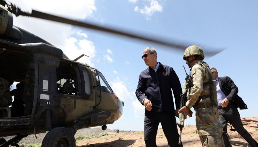 Bakan Akardan 2 bin 400 rakımlı üs bölgesinde ‘Pençe’ mesajı