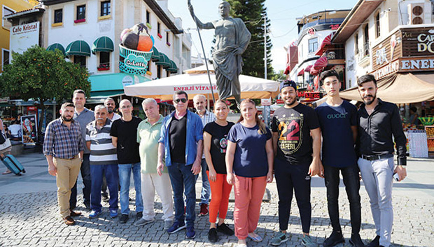 OTELLER DOLU ‘ÇARŞI’ BOŞ