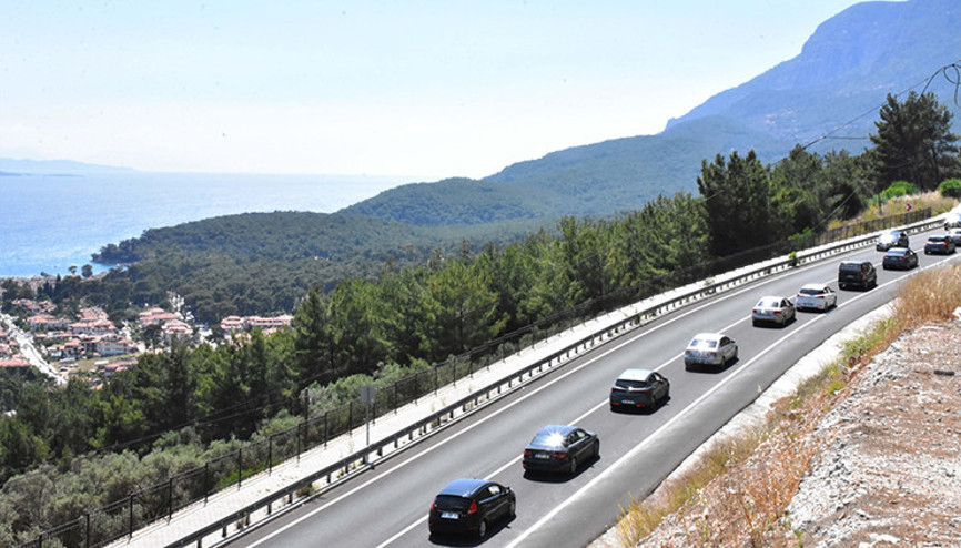 3 saatte 30 bin araç geçti Jandarma yolu kapatmak zorunda kaldı... 3 saatte 30 bin araç geçti Jandarma yolu kapatmak zorunda kaldı...