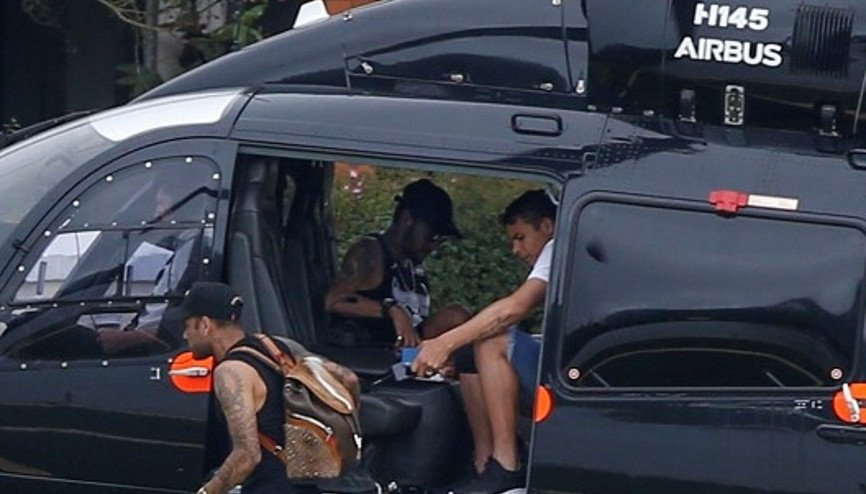 Neymar helikopterle idman sahasına indi