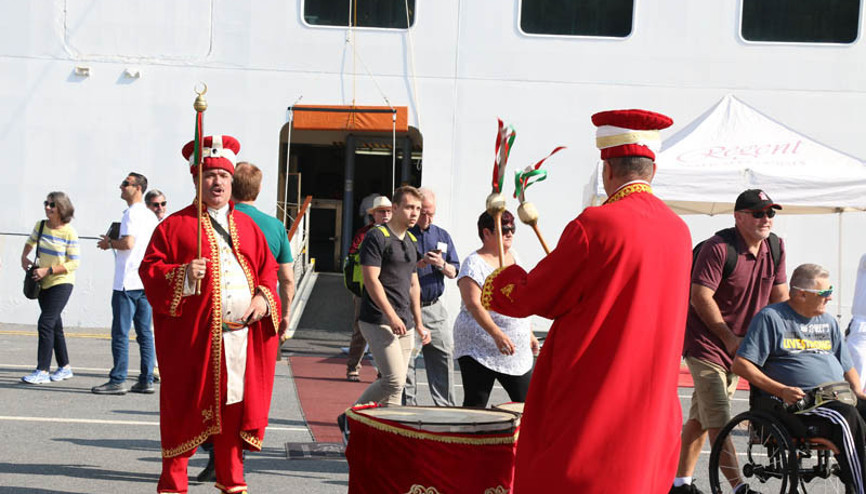 İstanbula 4 yıl sonradan kruvaziyer gemisi geldi