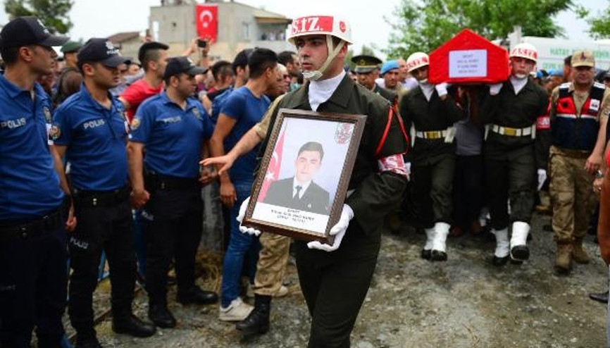 Azez şehidi Uzman Onbaşı Halil Kurt gözyaşlarıyla son yolculuğuna uğurlandı
