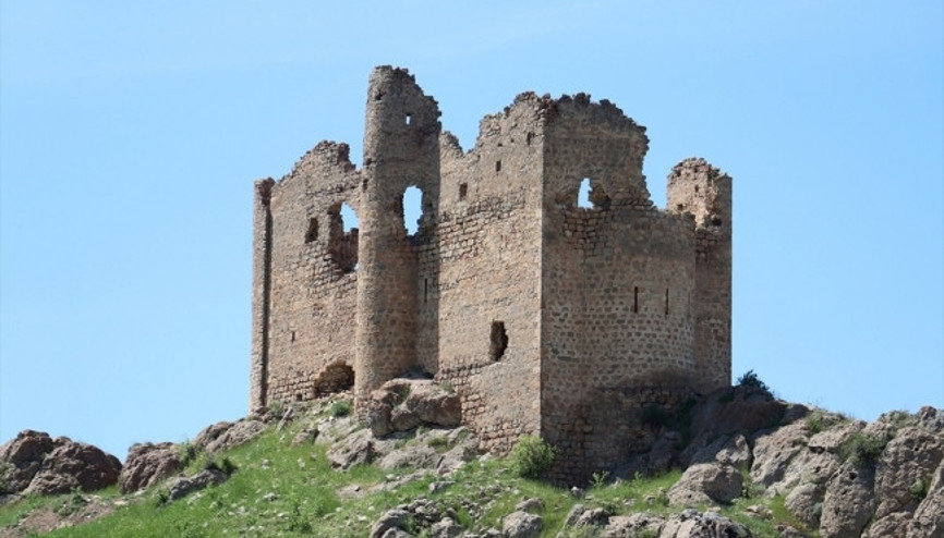 Bin yıllık tarihe ışık tutan manastır zamana direniyor